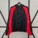 Corta-Vento Air Jordan – Essentials Preto/Vermelho