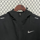 Corta-Vento NIke Sportswear - Black Edition
